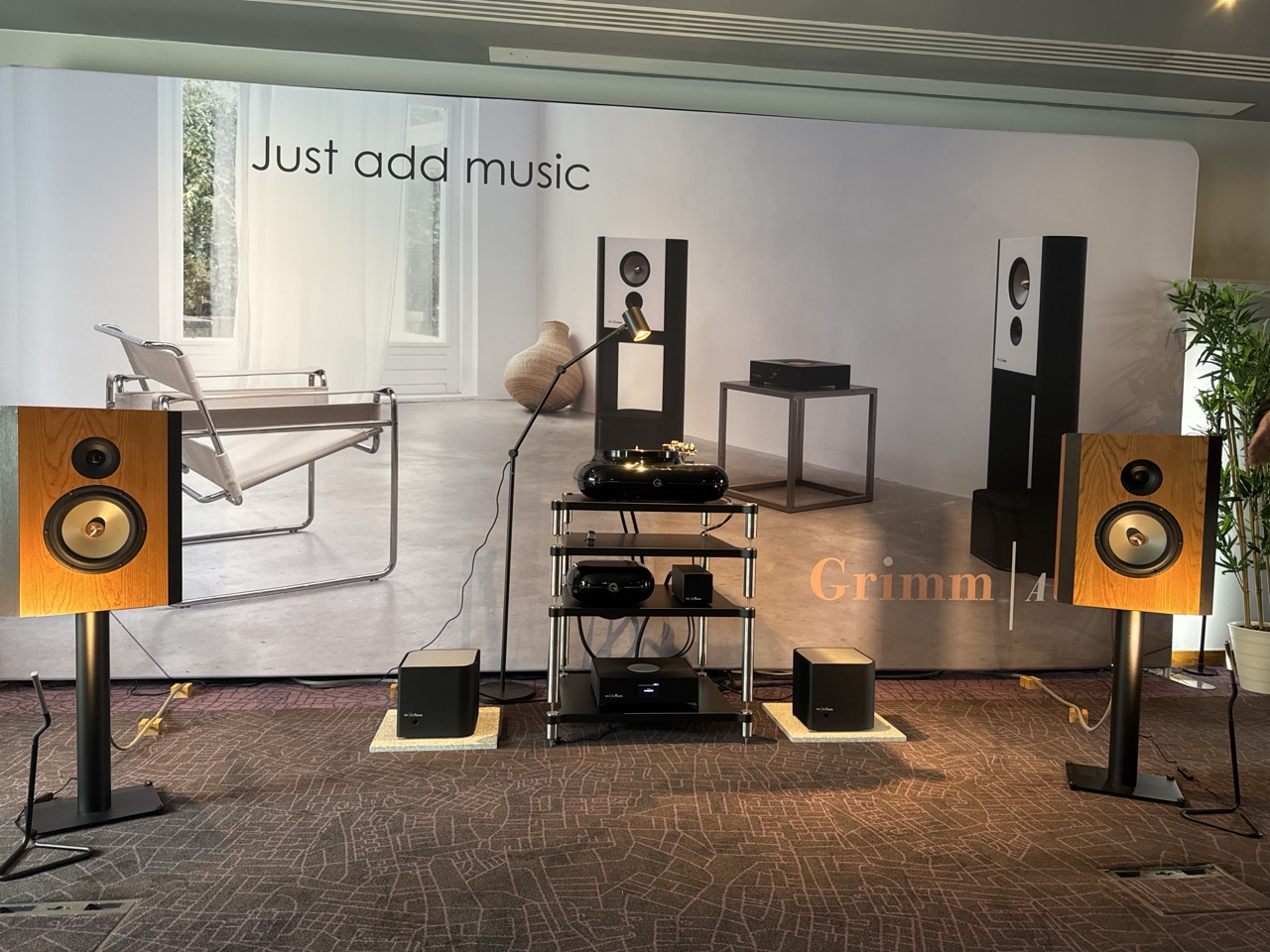 Public photograph for How Loud Is Hi-Fi at an Audio Show?